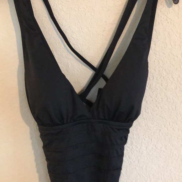 LA BLANCA Island Goddess Multi-Strap Cross-Back - Picture 3 of 16